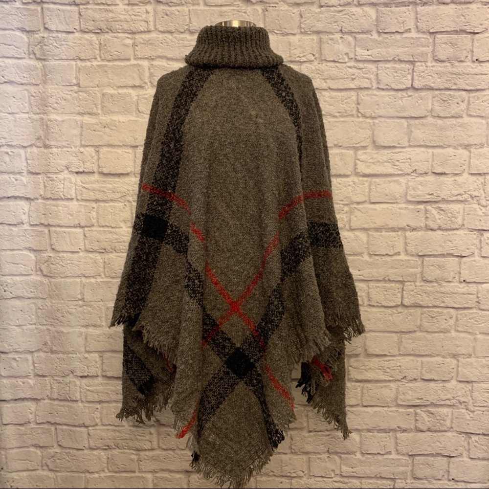 🎁TODAY ONLY🎁 NIP Charcoal Gray Plaid Turtleneck Sweater Poncho - Picture 2 of 4